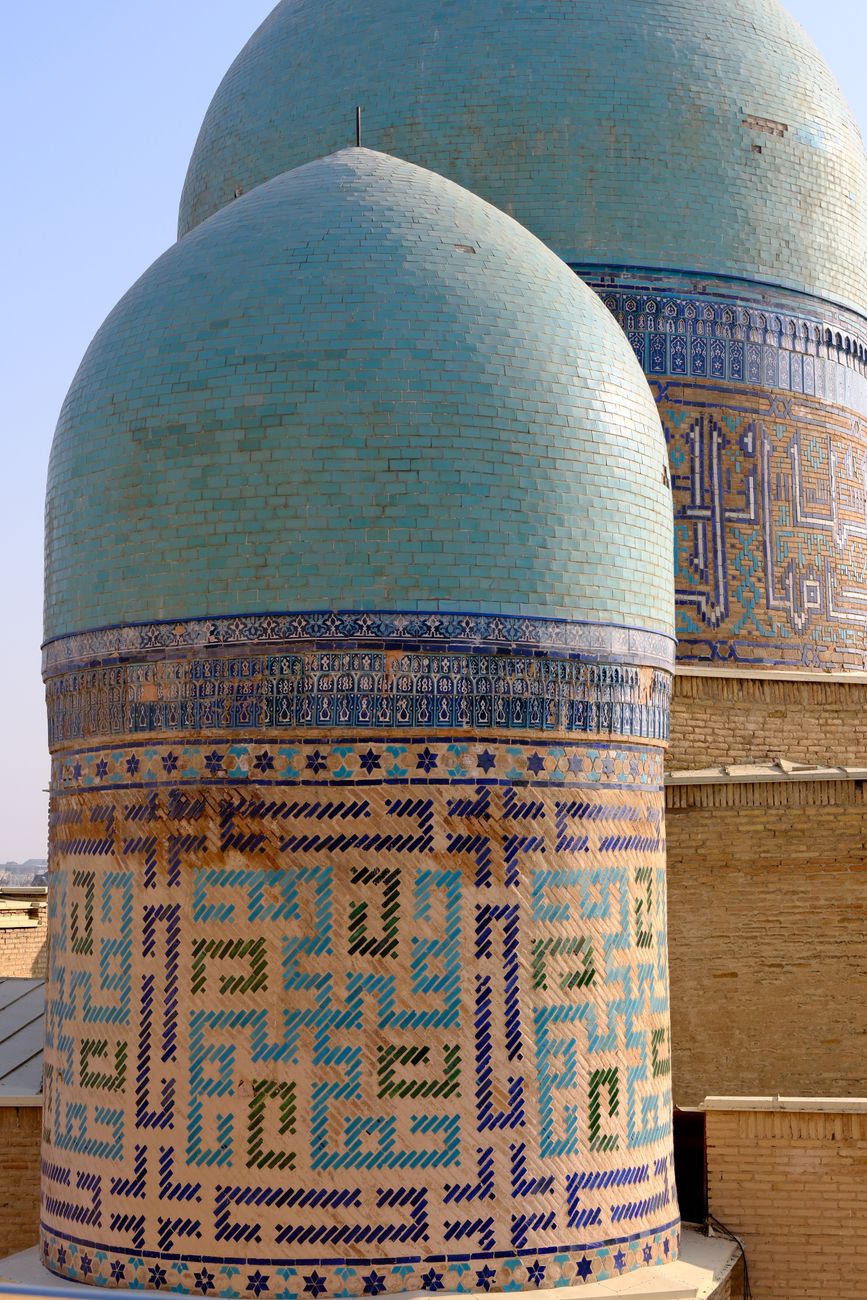 Tarixiy sharqona naqshlar va gumbazlar